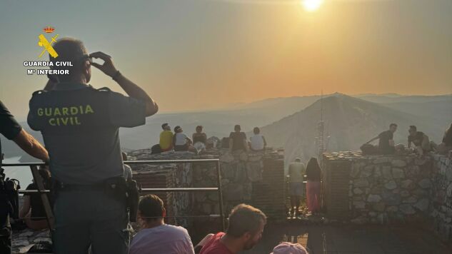 Un guardia civil participa en el dispositivo especial de seguridad en la provincia de C&aacute;ceres con motivo del eclipse solar