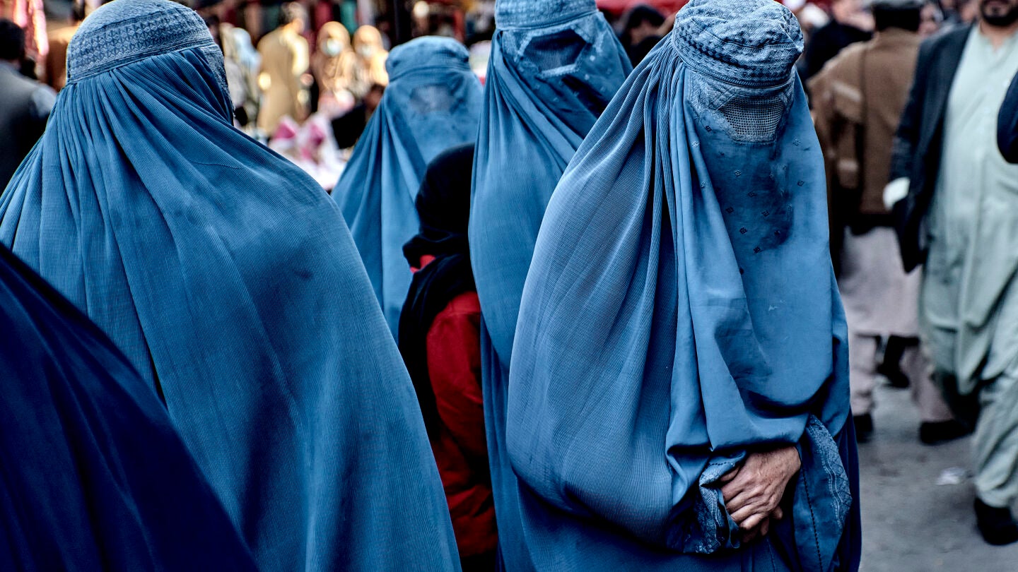 Imagen de archivo de mujeres en un mercado de la capital de Afganist&aacute;n, Kabul