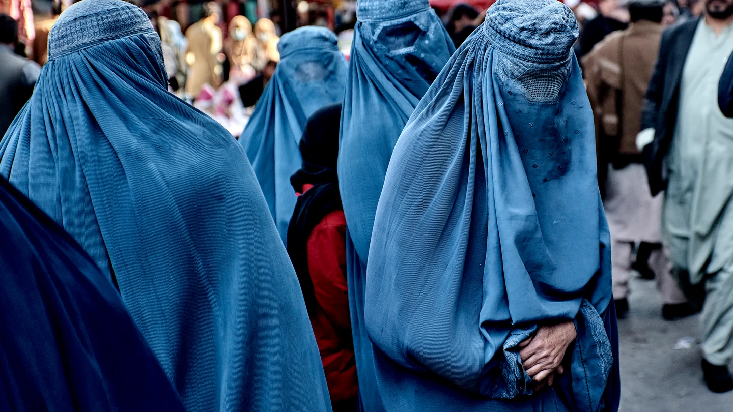 Imagen de archivo de mujeres en un mercado de la capital de Afganistán, Kabul Imagen de archivo de mujeres en un mercado de la capital de Afganistán, Kabul