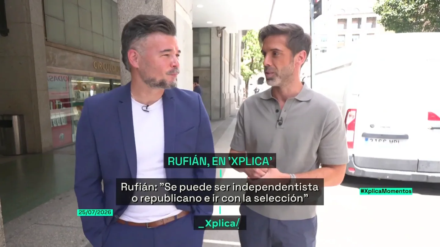 Rufián confiesa a José Yélamo que celebró el Mundial de España: "Es una selección llena de catalanes y vascos" Rufián confiesa a José Yélamo que celebró el Mundial de España: "Es una selección llena de catalanes y vascos"