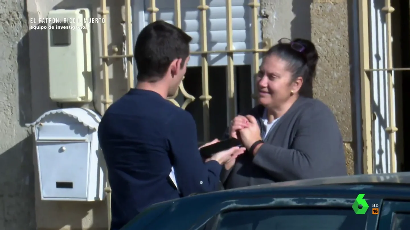La tía de 'El Patrón' presume de Porsche Panamera pese a no tener carnet: "Lo vi barato y me lo compré" La tía de 'El Patrón' presume de Porsche Panamera pese a no tener carnet: "Lo vi barato y me lo compré"