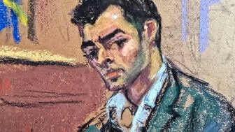 Fotograf&iacute;a de un dibujo realizado por la artista Jane Rosenberg que muestra a Luigi Mangione durante una audiencia preliminar este martes, en un tribunal de Nueva York (Estados Unidos).