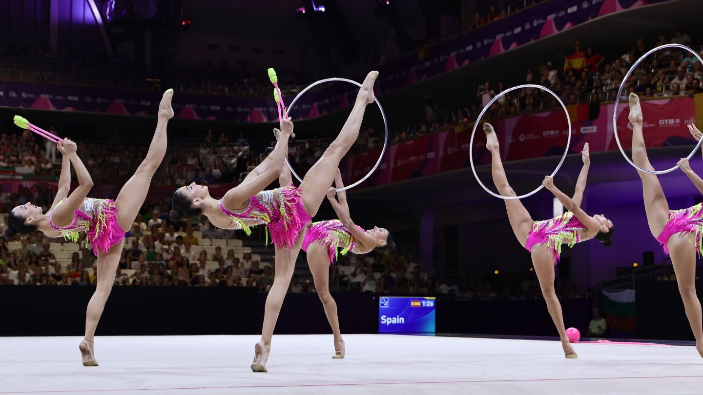 La selecci&oacute;n espa&ntilde;ola de gimnasia r&iacute;tmica, oro en el concurso completo de conjuntos