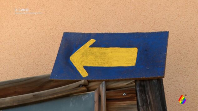 "&iexcl;Es mentira! Siempre pas&oacute; por aqu&iacute;": la indignaci&oacute;n de una mujer al escuchar que las flechas del Camino de Santiago que llevan a su pueblo no son oficiales