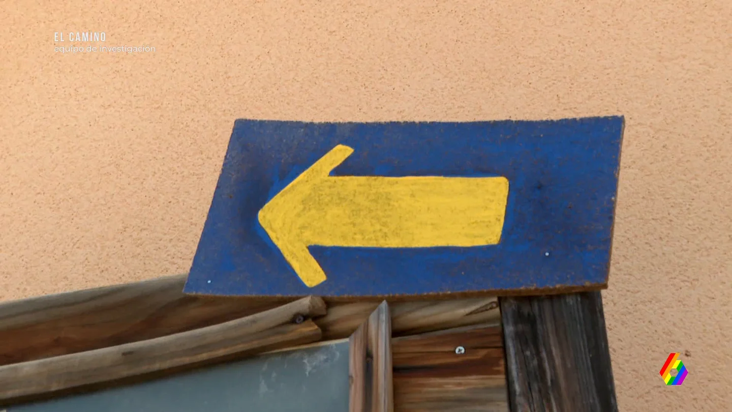"¡Es mentira! Siempre pasó por aquí": la indignación de una mujer al escuchar que las flechas del Camino de Santiago que llevan a su pueblo no son oficiales "¡Es mentira! Siempre pasó por aquí": la indignación de una mujer al escuchar que las flechas del Camino de Santiago que llevan a su pueblo no son oficiales