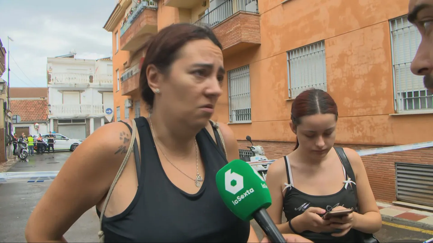 "Parecía que había caído una bomba atómica": vecinos narran los momentos de pánico tras el terremoto de magnitud 5 en Granada "Parecía que había caído una bomba atómica": vecinos narran los momentos de pánico tras el terremoto de magnitud 5 en Granada