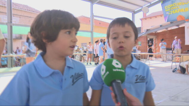 Ni&ntilde;os que han recuperado el juego de las chapas