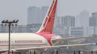 Imagen de archivo que muestra parte de un avi&oacute;n de Air India en Bombay