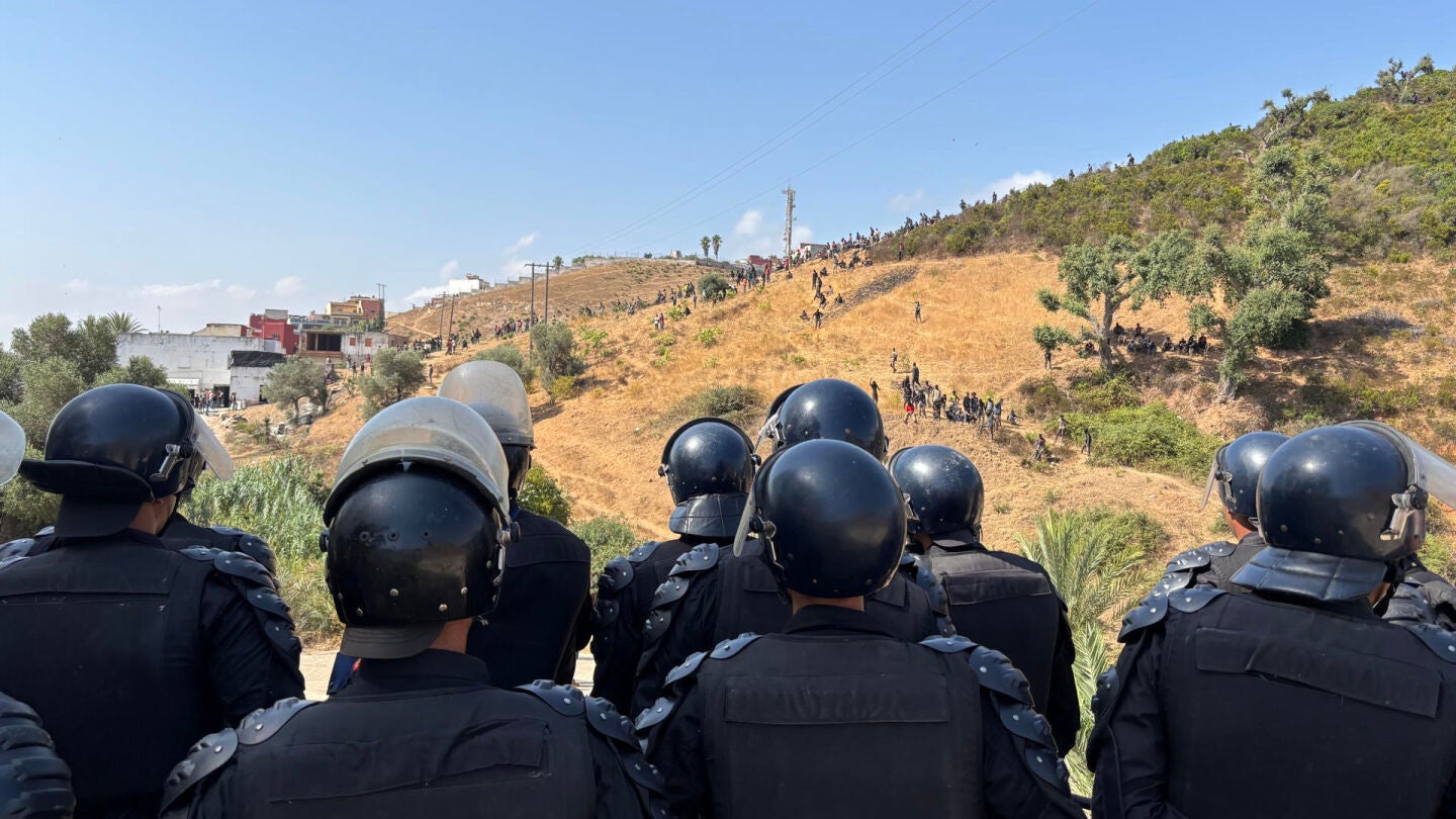 La Polic&iacute;a vigila la frontera de Ceuta