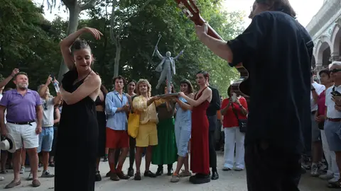 Acción performática 'Saca Nocturna' para recordar algunos de los lugares vinculados a Federico García Lorca, cuando se cumple el 90 aniversario de su fusilamiento, en el Parque de El Retiro, en Madrid. Acción performática 'Saca Nocturna' para recordar algunos de los lugares vinculados a Federico García Lorca, cuando se cumple el 90 aniversario de su fusilamiento, en el Parque de El Retiro, en Madrid.