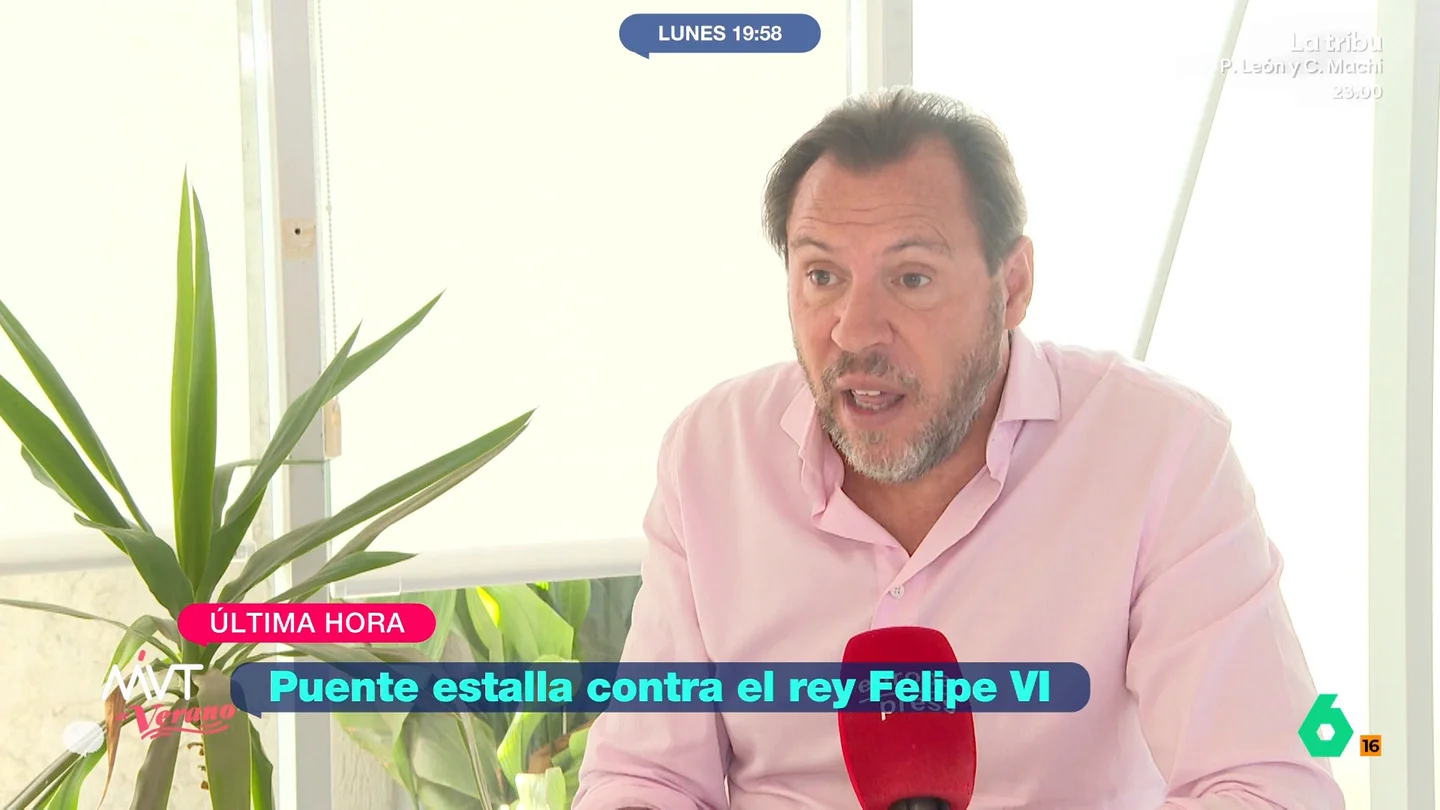 Este ha sido su nuevo comentario sobre la imagen del monarca con Negre, en la toma de posesión del presidente de Colombia, del ultra Abelardo de la Espriella. Pero Puente también ha sentenciado, en una entrevista, que la monarquía ha cruzado el límite. Por ello, no ha dudado en asegurar que "quien ha cruzado una línea roja que no debería es la Casa Real". Este ha sido su nuevo comentario sobre la imagen del monarca con Negre, en la toma de posesión del presidente de Colombia, del ultra Abelardo de la Espriella. Pero Puente también ha sentenciado, en una entrevista, que la monarquía ha cruzado el límite. Por ello, no ha dudado en asegurar que "quien ha cruzado una línea roja que no debería es la Casa Real".