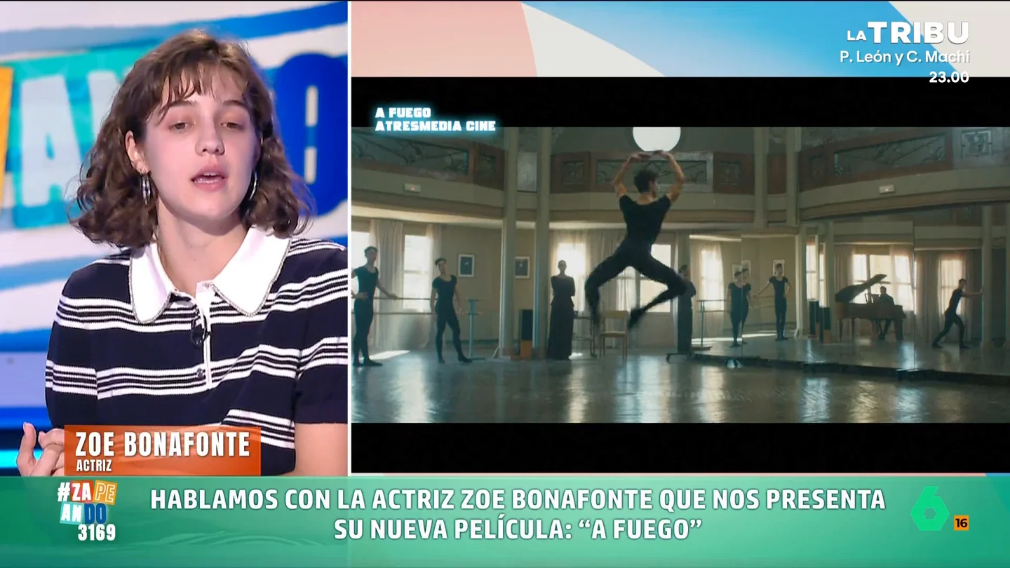 Zoe Bonafonte cuenta en Zapeando por qué ver 'A Fuego': "Es una peli muy disfrutona, para acabar bien el verano" La actriz interpreta a Lola en este film en el que, como cuenta, además de mucho baile también se tratan problemáticas "serias y profundas" que afectan a la gente de su generación.