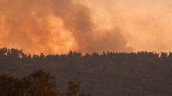 Imagen de este s&aacute;bado del incendio de Riglos