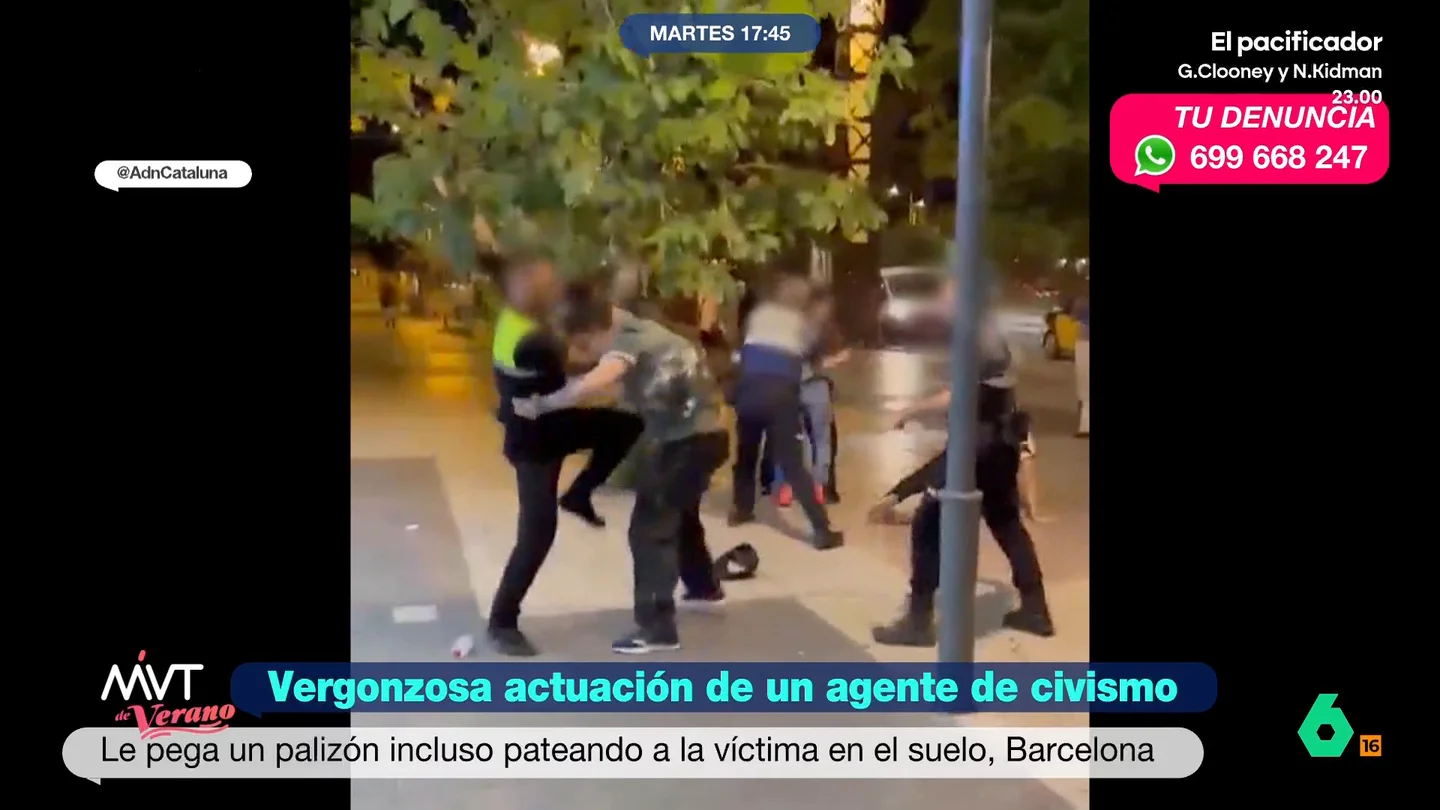 Puñetazos, rodillazos y patadas incluso en el suelo: la brutal paliza de un presunto agente de civismo en Barcelona El Sindicato de Seguridad y Servicios ha denunciado la actuación de un presunto agente de civismo que propinó una brutal paliza a un hombre en plena calle. Desde el Ayuntamiento aseguran que el agresor no forma parte de la unidad.
