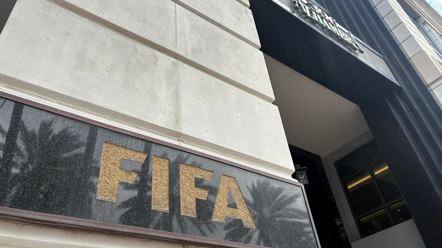 La FIFA cesa a Kevin Lamour tras criticar el plan de Infantino La FIFA cesa a Kevin Lamour tras criticar el plan de Infantino