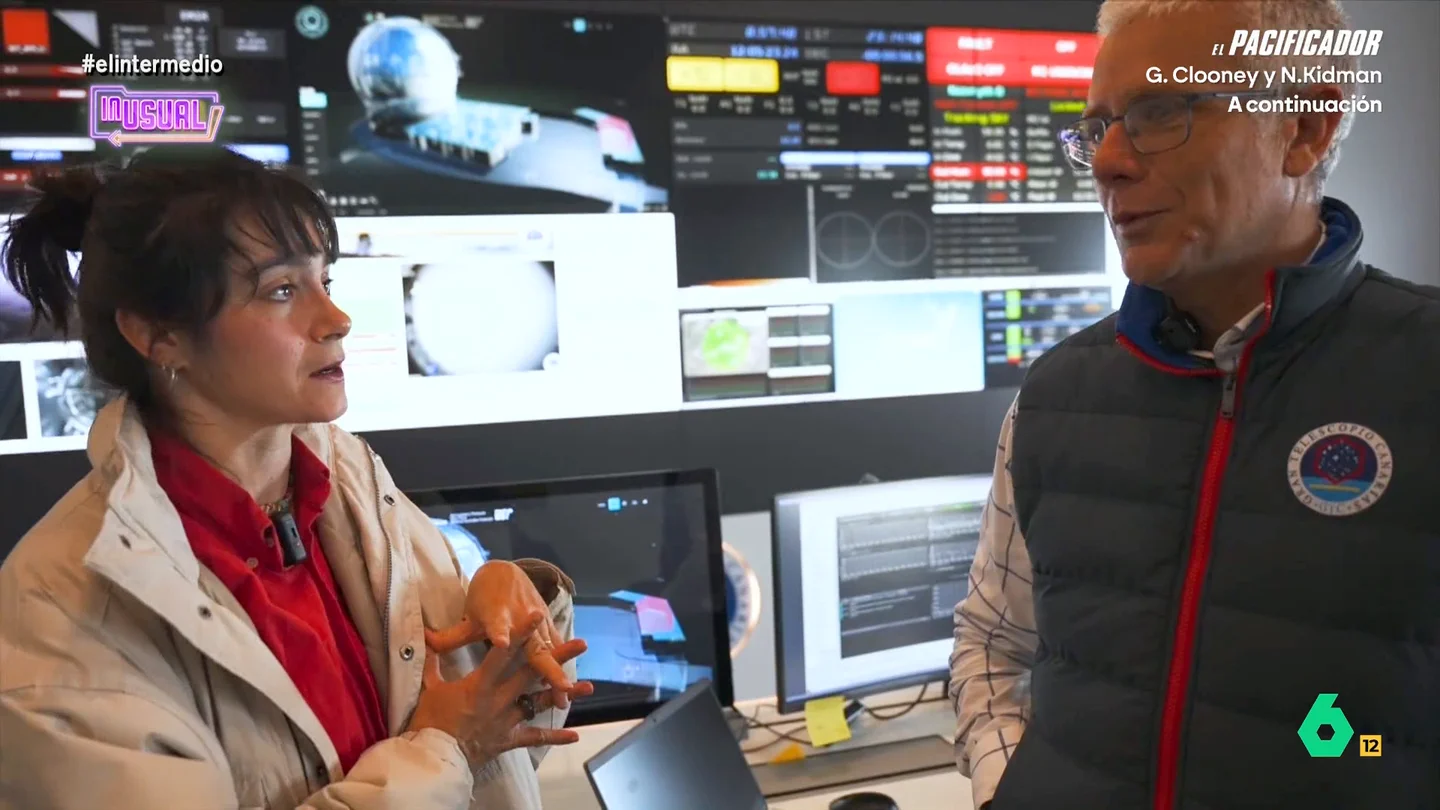 El director del Gran Telescopio de Canarias desvela a Inés Rodríguez cuál ha sido la galaxia más lejana que han podido observar La reportera viajaba hasta La Palma para conocer, desde dentro, el Observatorio del Roque de los Muchachos. Ahí, charlaba con Javier Herrera, responsable del observatorio, Romano Corradi, director del telescopio.