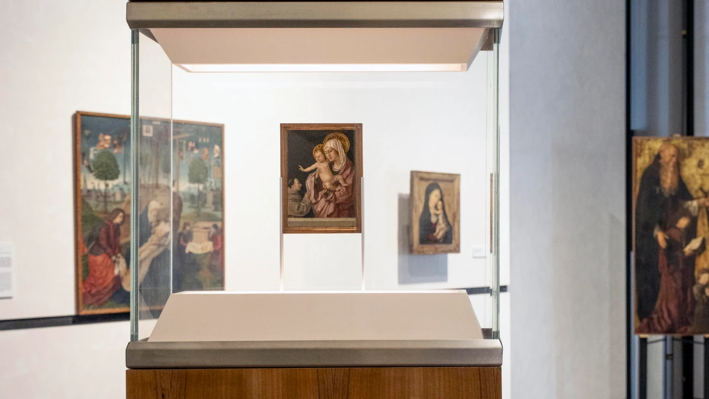 Vista de un panel de doble cara que representa 'La Virgen con el Niño' y 'Cristo en la Piedad' del maestro renacentista Antonello da Messina. Vista de un panel de doble cara que representa 'La Virgen con el Niño' y 'Cristo en la Piedad' del maestro renacentista Antonello da Messina.