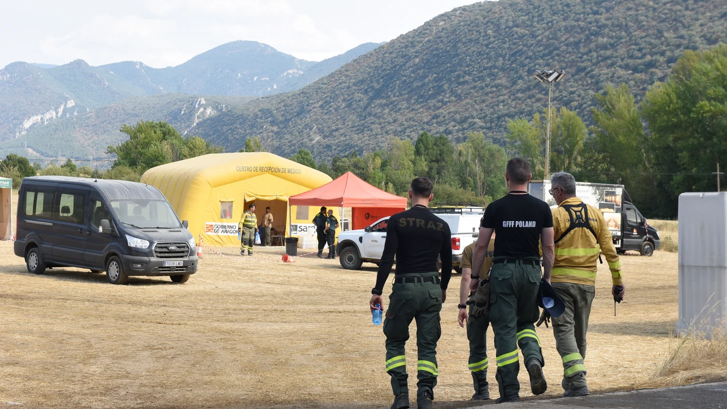 Puesto de mando avanzado del incendio de las Peñas de Riglos (Huesca), junto al pueblo de Santa María de la Peña. Puesto de mando avanzado del incendio de las Peñas de Riglos (Huesca), junto al pueblo de Santa María de la Peña.
