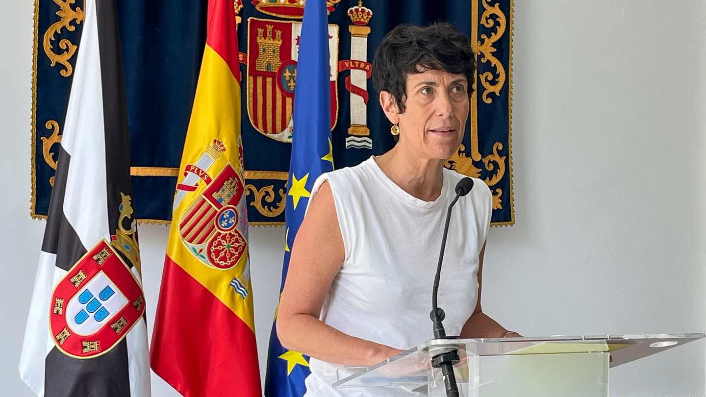 Comparece la ministra de Inclusión, Seguridad Social y Migraciones y portavoz del Gobierno, Elma Saiz, ante los medios este lunes en la sede de la delegación del gobierno en Ceuta. Comparece la ministra de Inclusión, Seguridad Social y Migraciones y portavoz del Gobierno, Elma Saiz, ante los medios este lunes en la sede de la delegación del gobierno en Ceuta.