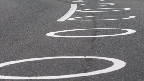 Círculos pintados en carreteras