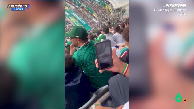 El ingenioso truco viral de un aficionado para colar alcohol en el campo y pegarse un "lingotazo"