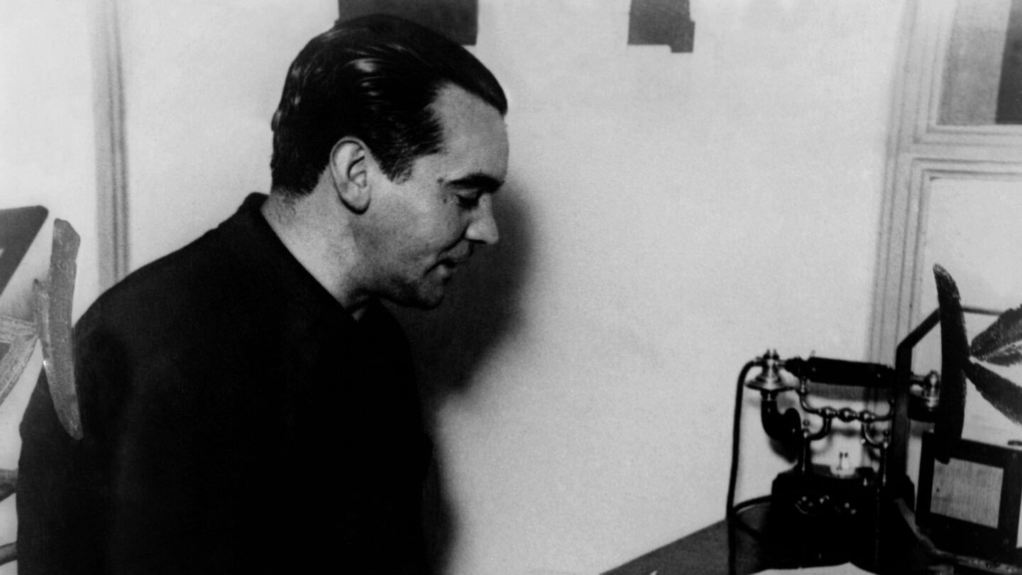 El poeta espa&ntilde;ol Federico Garc&iacute;a Lorca en una audici&oacute;n en Radio Stentor durante su estancia en Buenos Aires en 1933.