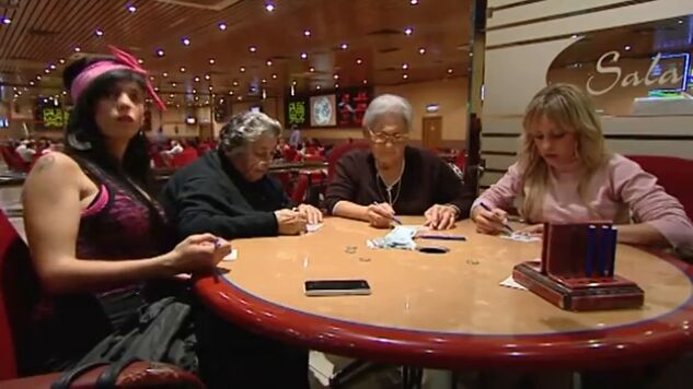 'La Jessy' y 'la Iratxe' unen a sus abuelas en una tarde de bingo que acaba con premio