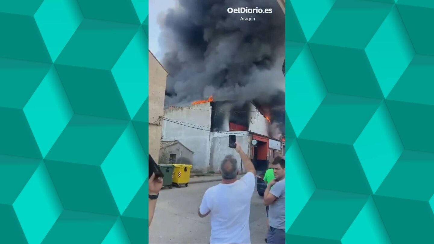 Dos muertos por el incendio en un taller de Calatorao (Zaragoza): son un bombero y un trabajador