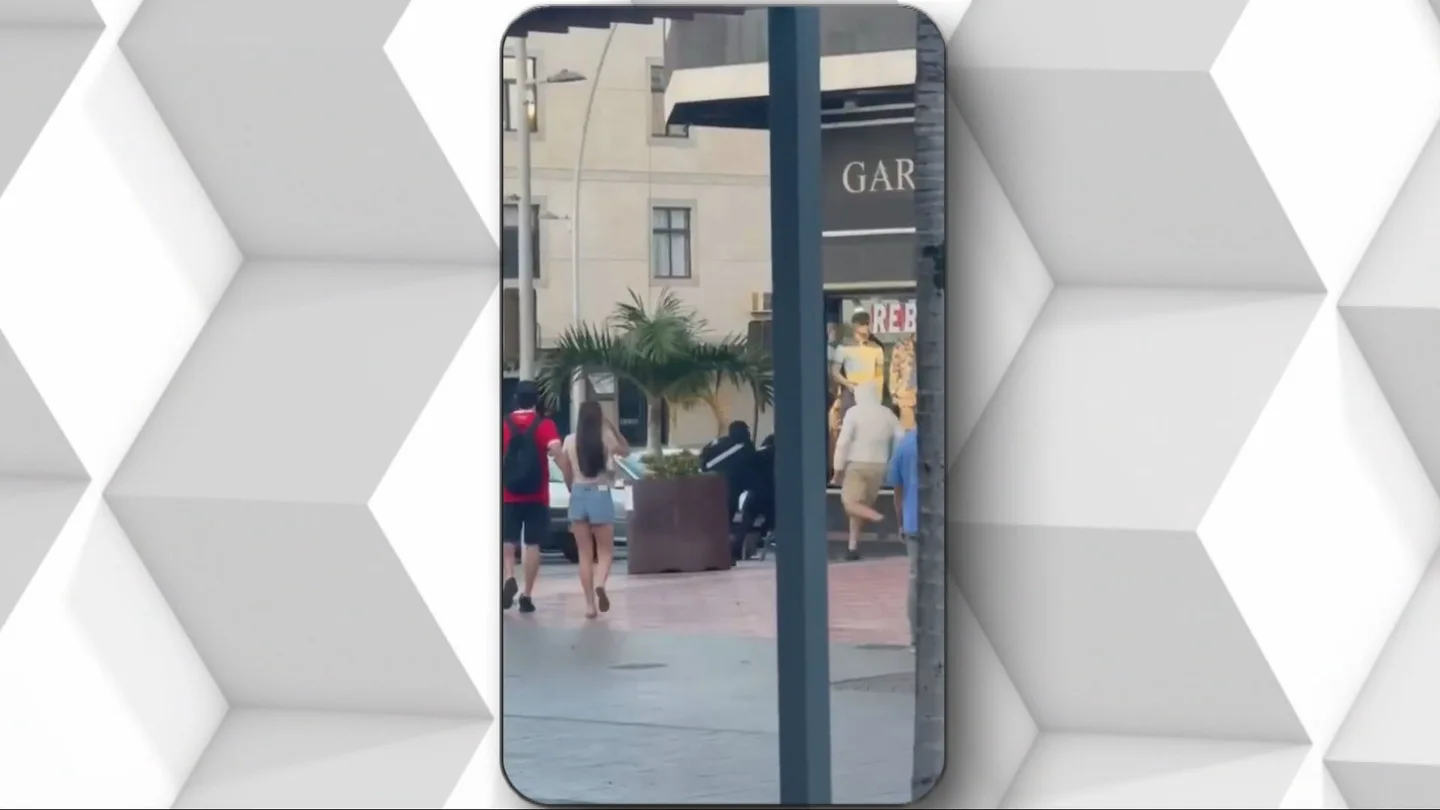 Cuatro encapuchados atracan una joyería en Vecindario, Gran Canaria Cuatro encapuchados atracan una joyería en Vecindario, Gran Canaria