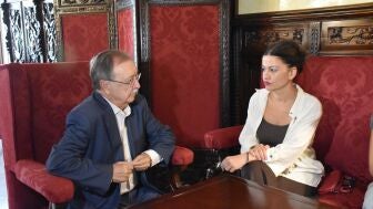 El presidente de Ceuta, Juan Jes&uacute;s Vivas, y la ministra de Juventud e Infancia, Sira Rego