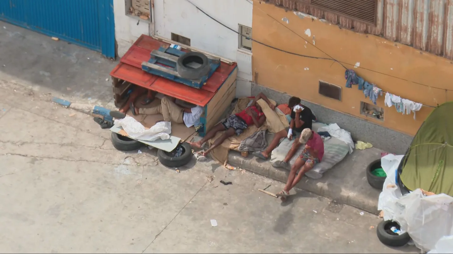 Casi tres semanas de convivencia en Ceuta: los vecinos empatizan con el drama que viven los migrantes aunque denuncian agotamiento Casi tres semanas de convivencia en Ceuta: los vecinos empatizan con el drama que viven los migrantes aunque denuncian agotamiento
