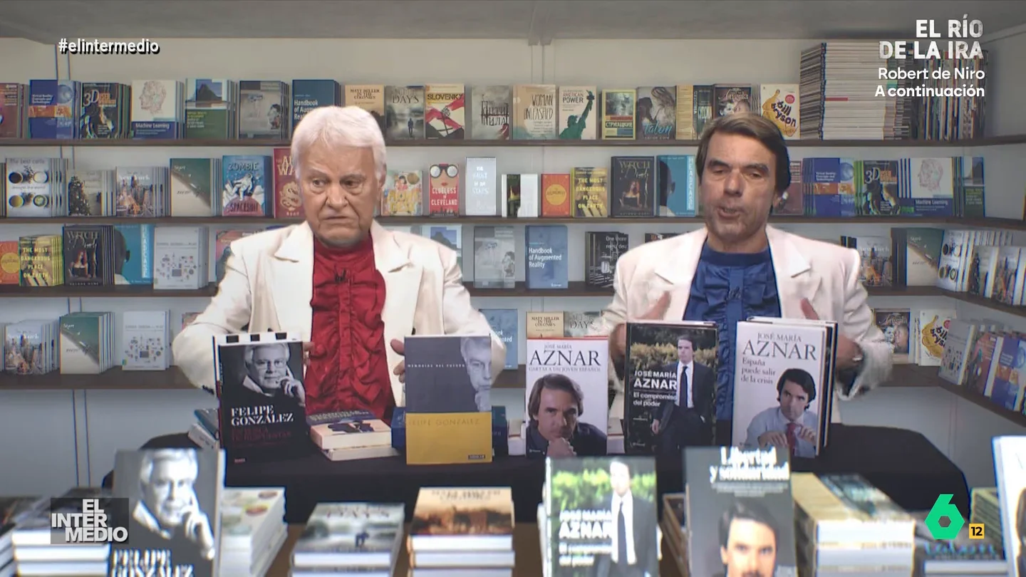 'Aznarito' comparte que se ha puesto en forma "levantando literatura": "Este bíceps es 'Episodios Nacionales' y el otro 'Ulises'" El Intermedio recupera la jornada que 'Aznarito y Felipón' pasaron en la Feria del Libro de Madrid. Los 'expresidentes' aprovecharon para compartir sus reflexiones sobre la lectura y la literatura.