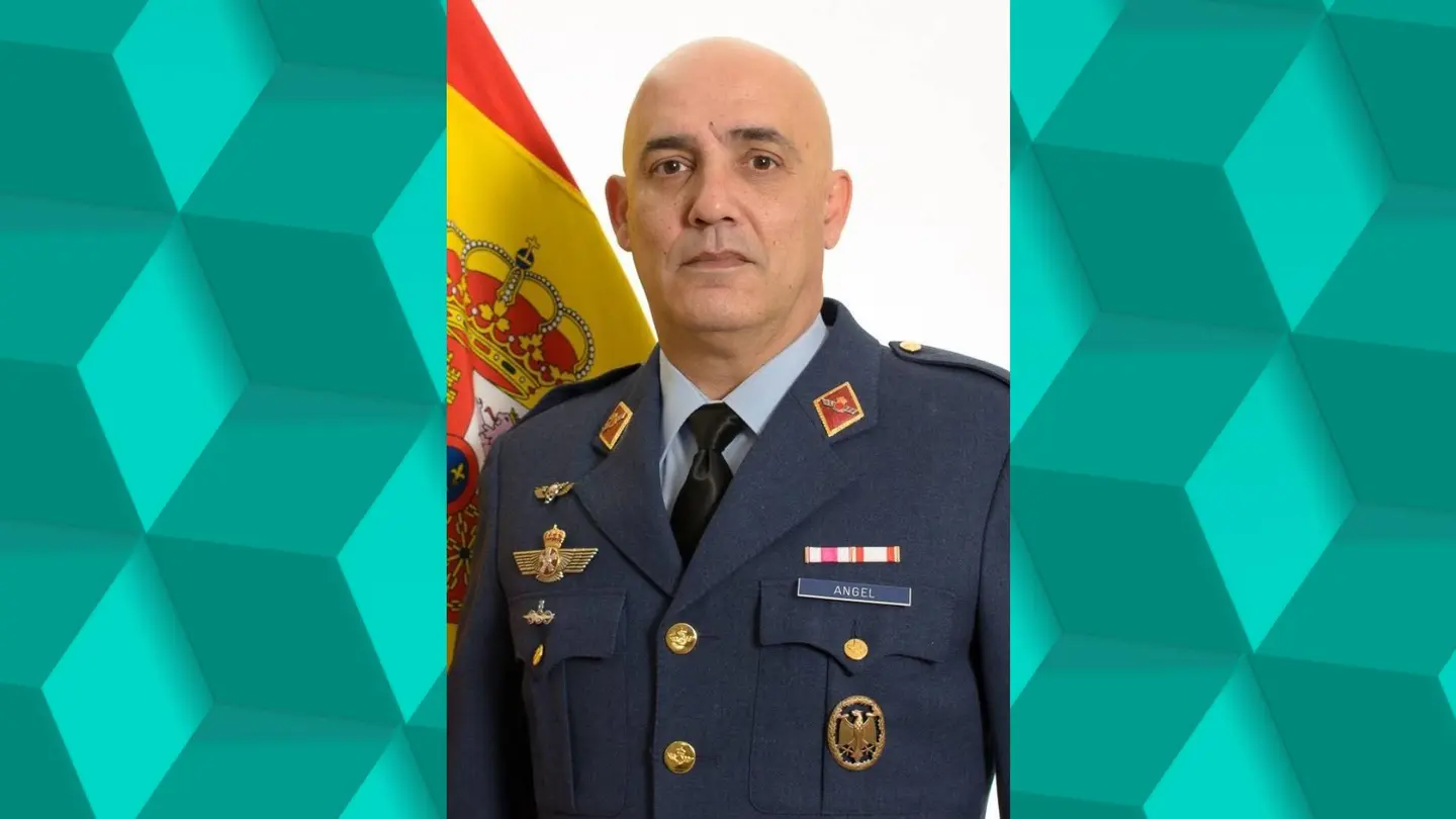 El subteniente José Ángel Fernández del 43 Grupo del Ejército del Aire y del Espacio El subteniente José Ángel Fernández del 43 Grupo del Ejército del Aire y del Espacio