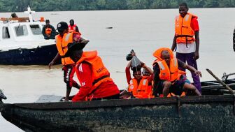 Simulaci&oacute;n de rescate en aguas fluviales realizada por la Agencia Nacional de Gesti&oacute;n de Emergencias (NEMA) de Nigeria.