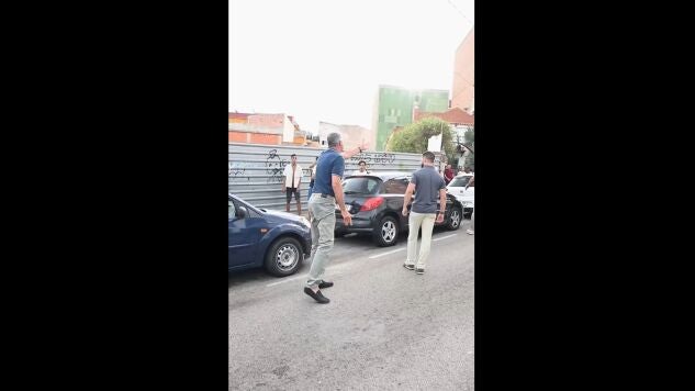 Albiol se encara con unos okupas de un local de Badalona