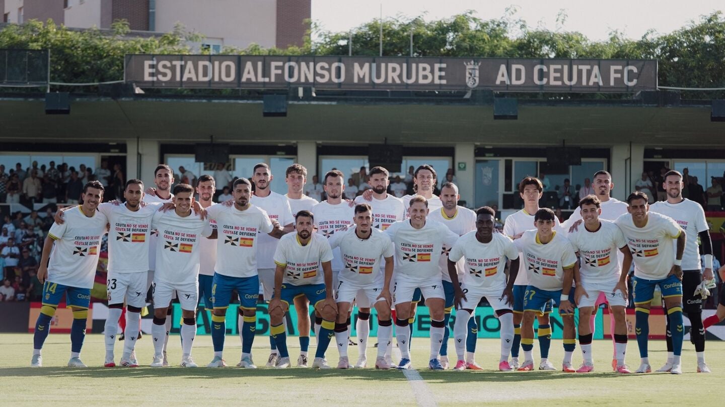 Jugadores de la AD Ceuta y UD Las Palmas 
