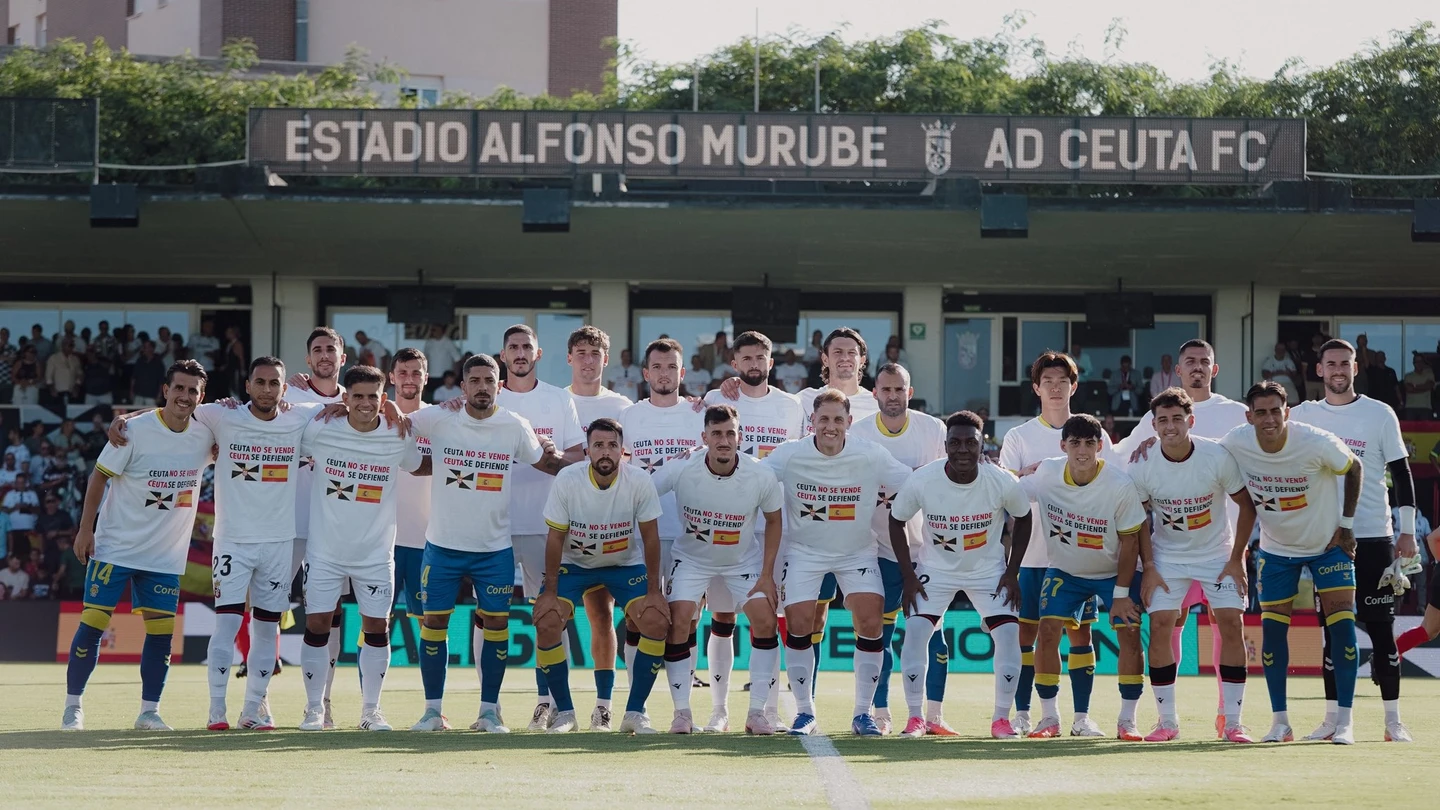 Jugadores de la AD Ceuta y UD Las Palmas Jugadores de la AD Ceuta y UD Las Palmas