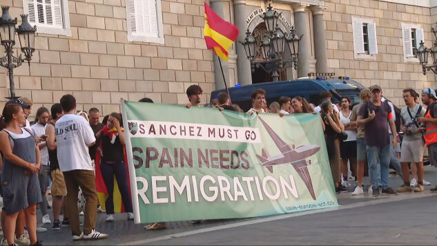 Pinchazo del fascismo, el racismo y la xenofobia: la contraprotesta antifascista opaca al grupo ultra Save Europe Act en Barcelona