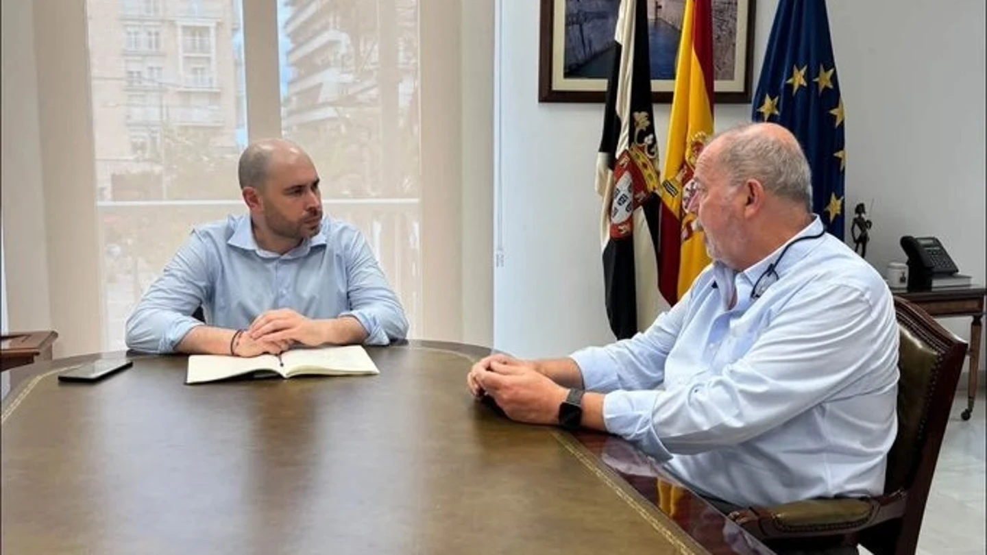 Reunión entre el delegado del Gobierno en Ceuta, Miguel Ángel Pérez Triano, y el director provincial del Ministerio de Educación y Formación Profesional, Cristóbal Guzmán Marín. Reunión entre el delegado del Gobierno en Ceuta, Miguel Ángel Pérez Triano, y el director provincial del Ministerio de Educación y Formación Profesional, Cristóbal Guzmán Marín.