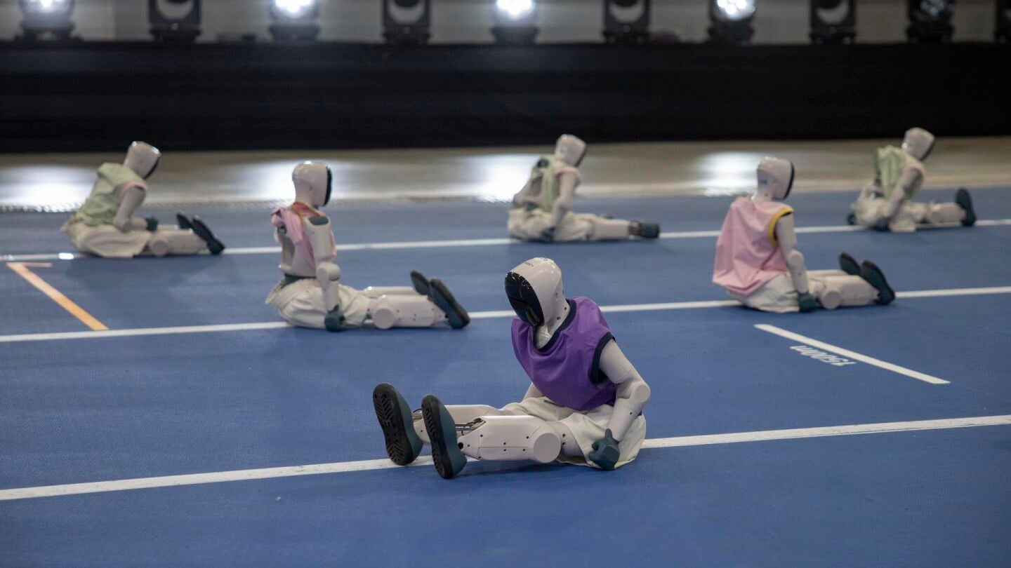 Los robots humanoides 'estiran' antes de una prueba