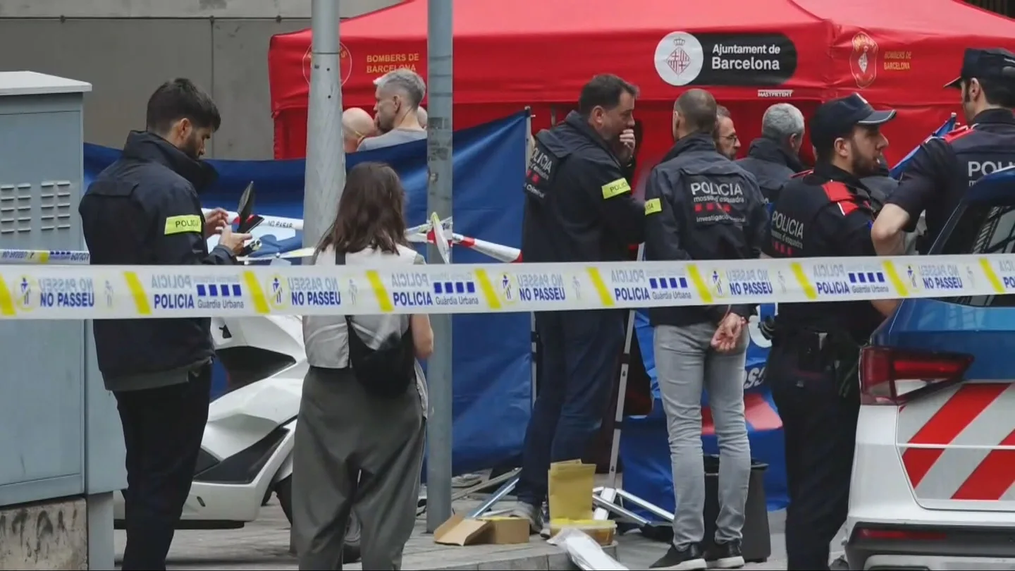 Los Mossos, en la escena de un tiroteo Los Mossos, en la escena de un tiroteo