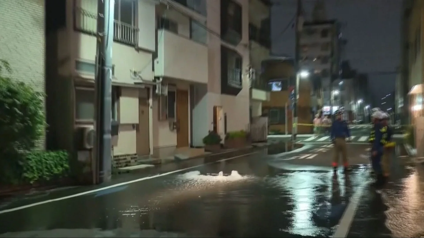 Un terremoto de magnitud 5,9 sacude Tokio y deja más de una treintena de heridos Un terremoto de magnitud 5,9 sacude Tokio y deja más de una treintena de heridos