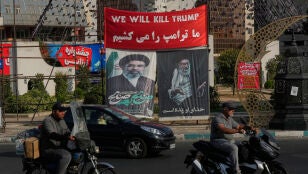 Un cartel en Teher&aacute;n que dice "mataremos a Trump"