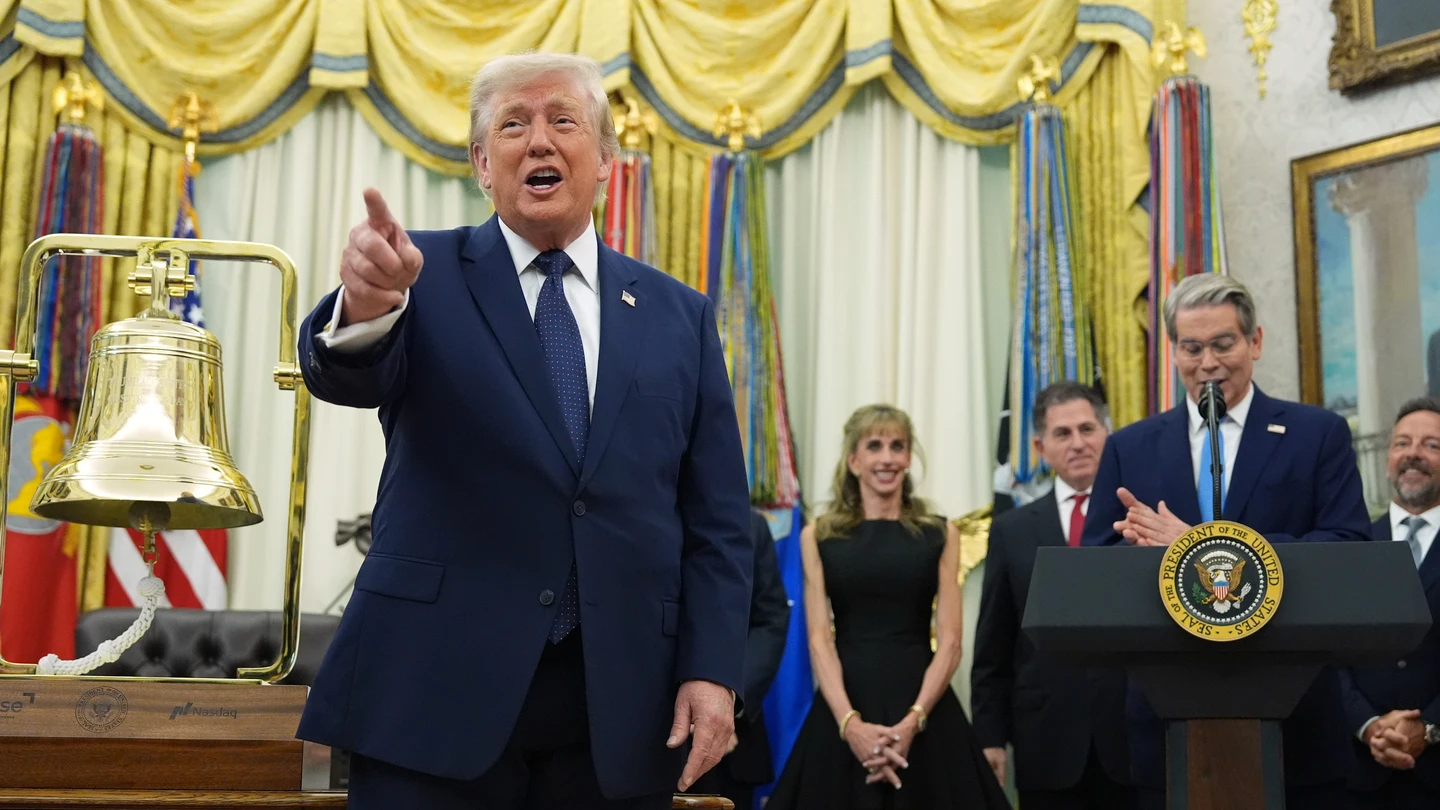 Trump lanza la operación 'Paria Económico': sanciones y un plan para hundir la economía de Irán que ya compara con el desembarco de Normandía Trump lanza la operación 'Paria Económico': sanciones y un plan para hundir la economía de Irán que ya compara con el desembarco de Normandía