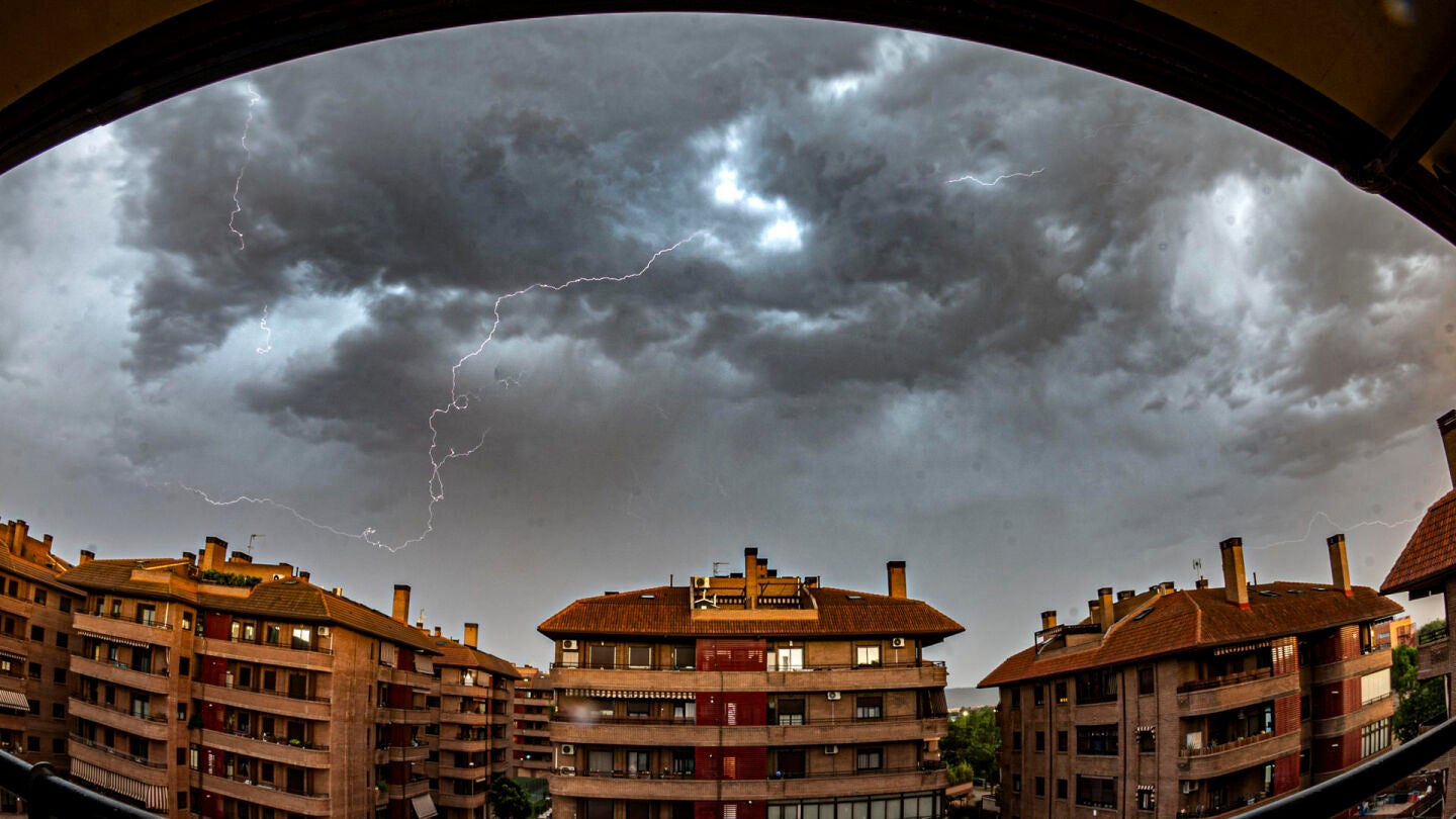 Tormentas explosivas, granizo y temperaturas de oto&ntilde;o para terminar agosto