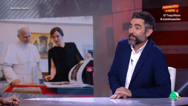 El colaborador analiza todos los obsequios que la presidenta madrile&ntilde;a decid&iacute;a regalar al sumo pont&iacute;fice durante una reuni&oacute;n que mantuvieron d&iacute;as antes de que el papa visitara nuestro pa&iacute;s. 