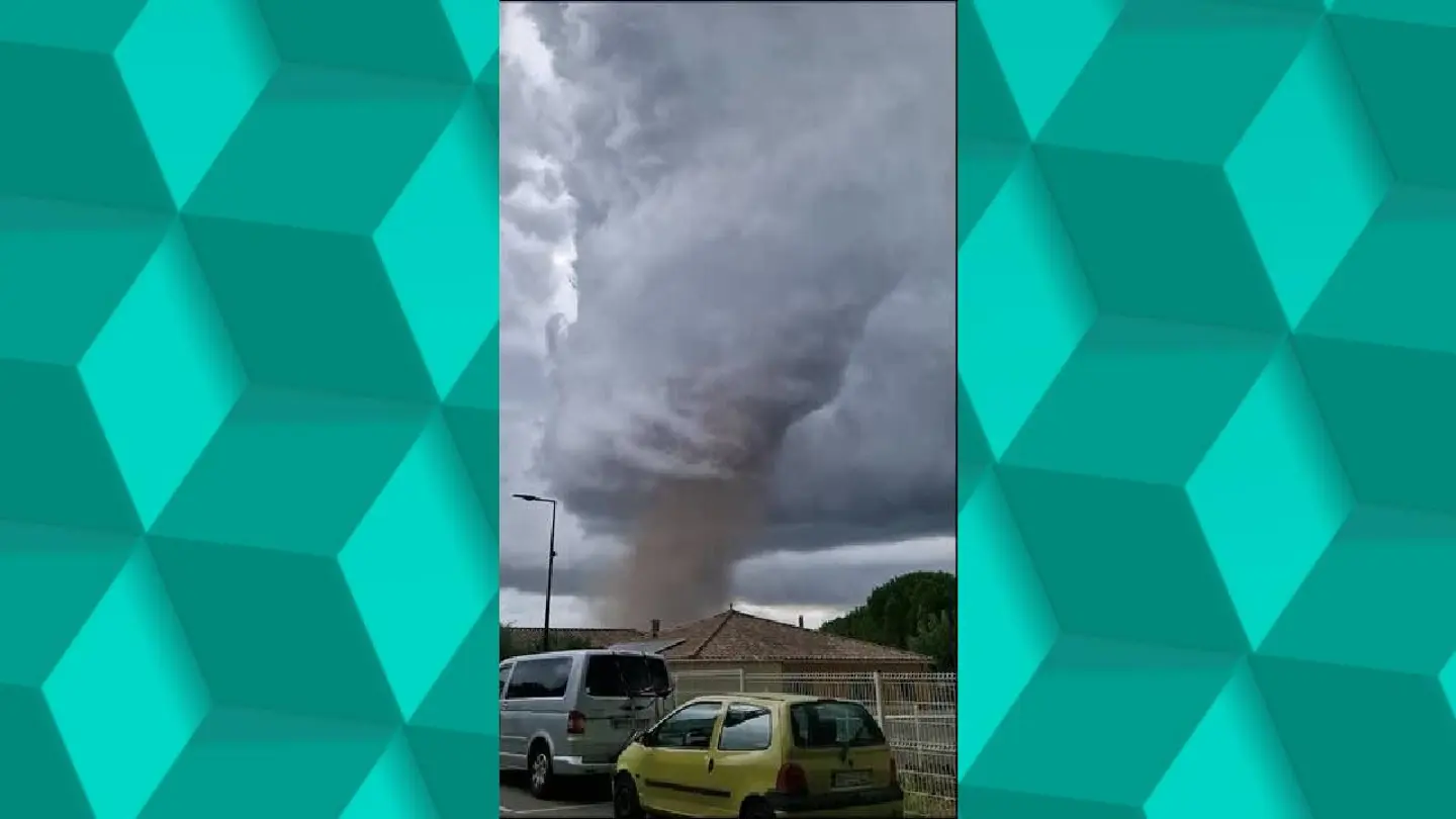 Al menos 26 heridos por el paso de un tornado que azota el sur de Francia Al menos 26 heridos por el paso de un tornado que azota el sur de Francia