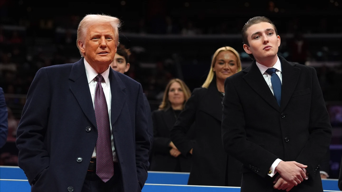 Donald Trump y su hijo Barron en una imagen de archivo. Donald Trump y su hijo Barron en una imagen de archivo.