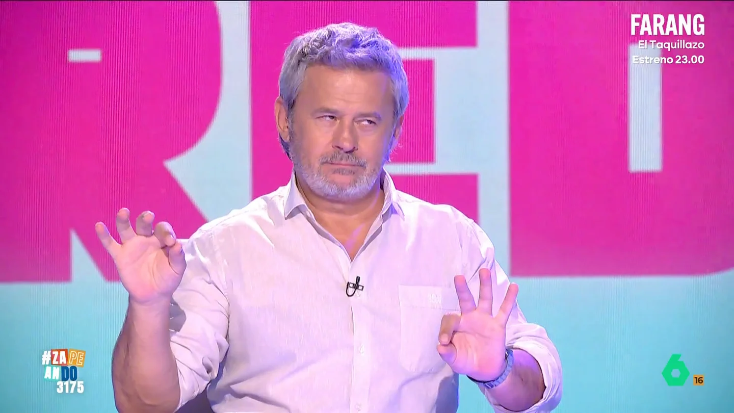 ¿Será capaz de conseguirlo?: Miki Nadal se enfrenta al 'baile del parpadeo' El presentador de Zapeando no ha dudado en aceptar el reto del programa e imitiar un baile que se ha hecho viral en redes sociales. No te pierdas su 'coreografía' en el vídeo principal.