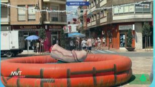 Pol&eacute;mica en las fiestas de Alginet (Valencia): sustituyen el cl&aacute;sico toro mec&aacute;nico por un pene gigante